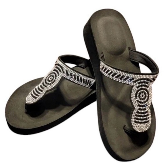 GOLDTOE Shoes - 5/$25 😻 GOLDTOE Black Women's Sandals with Silver and Black Rhinestones